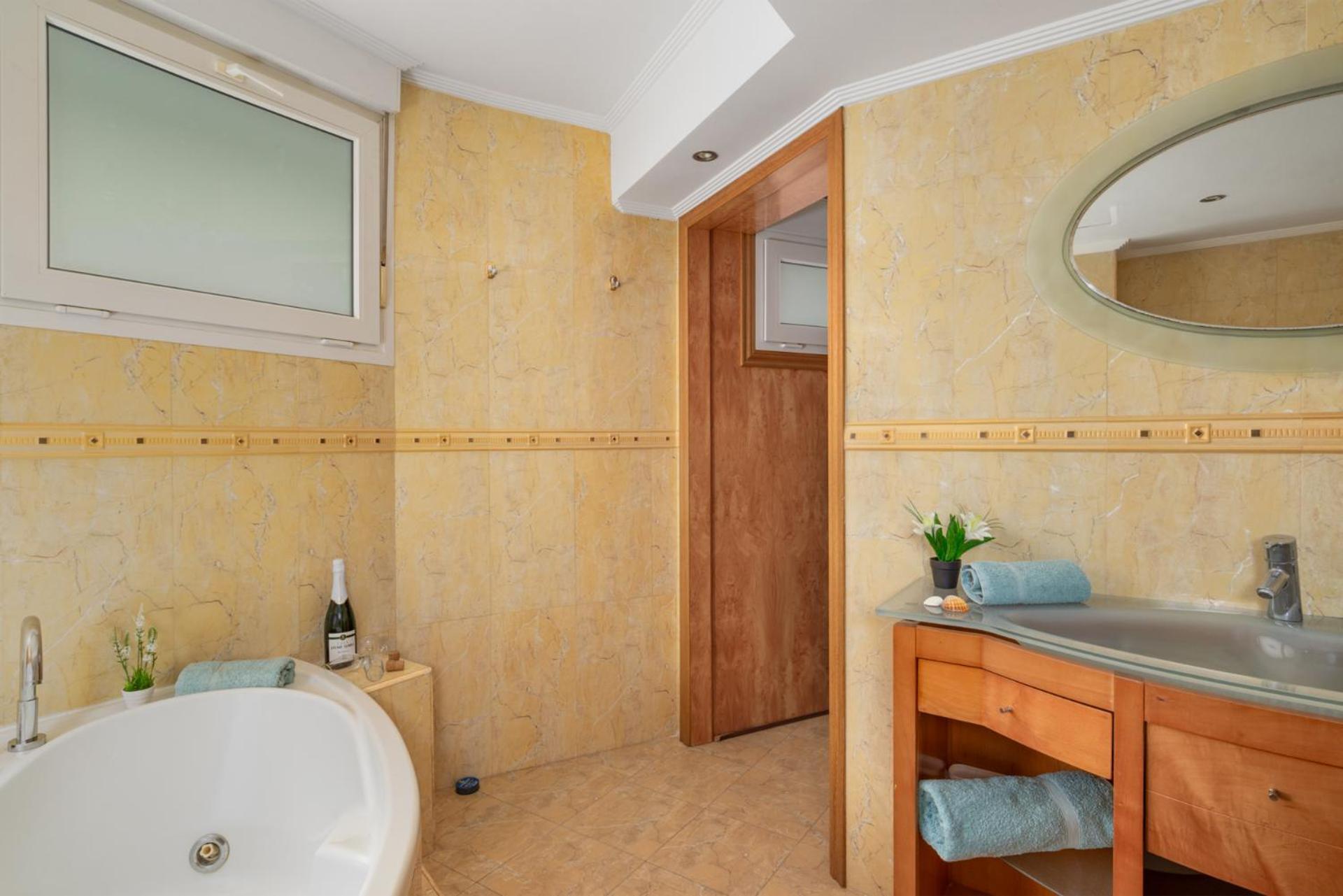 Leilighet Beachfront, Two Bed- & Bathrooms, Private Parking Fuengirola