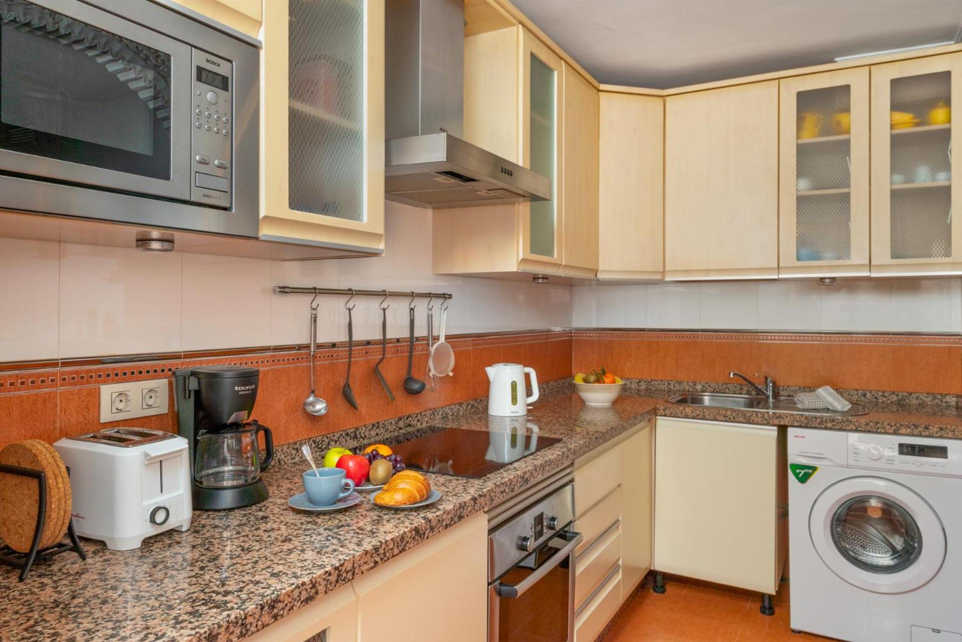 Leilighet Beachfront, Two Bed- & Bathrooms, Private Parking